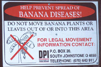 Figura 21. Señal de caminoanunciando el peligro de cuarentena de bananos en Queensland, Australia. (Usado con permiso de W.E. Fry) 