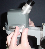 Figure 4.  Magnification knob on side of dissecting microscope used to increase/decrease the magnification. (Courtesy M. B. Riley)